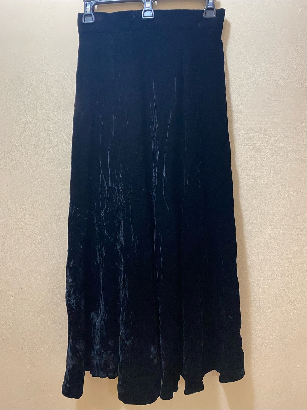 Vintage Black Velvet Maxi Skirt - Elegant Long Silhouette- Sm Dark Academia Goth
